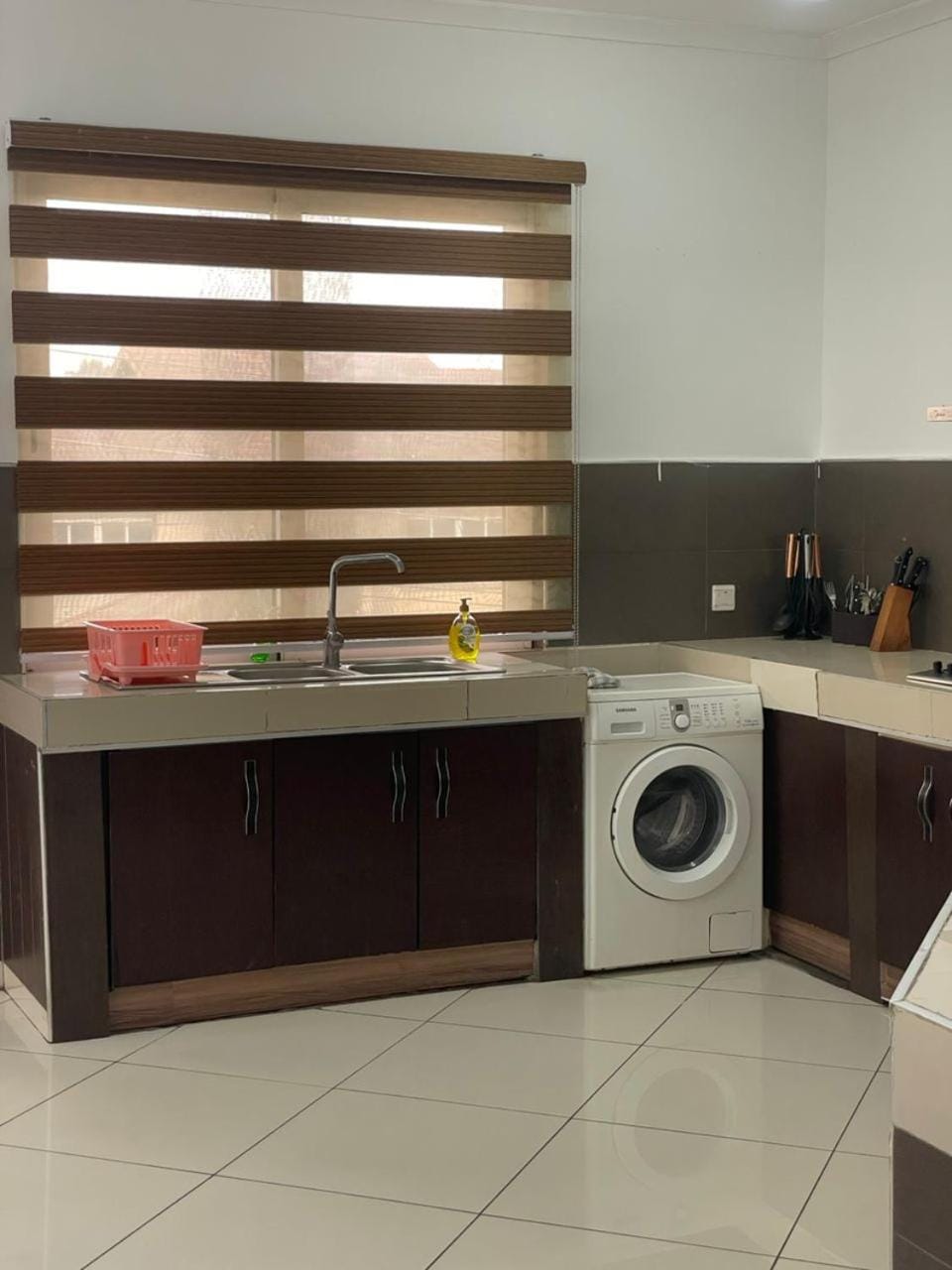 Kitchen or kitchenette, washing machine