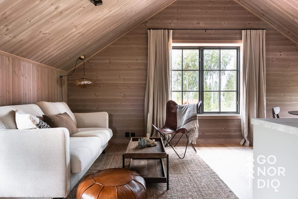 Living room, Seating area, Dining area, Guests