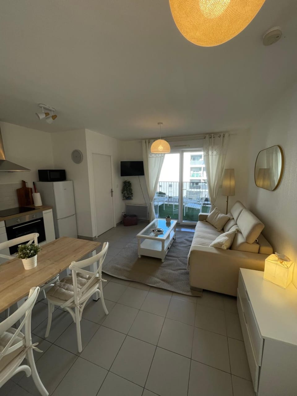 Kitchen or kitchenette, Living room, Seating area, Dining area