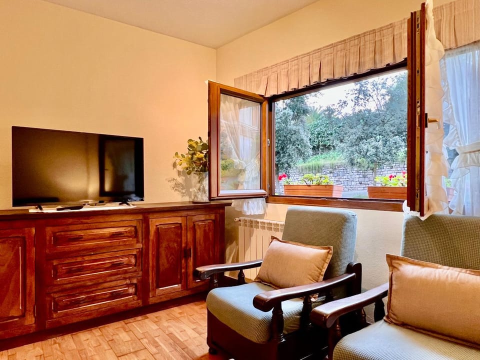 Communal lounge/ TV room