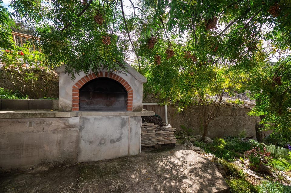 Patio, BBQ facilities