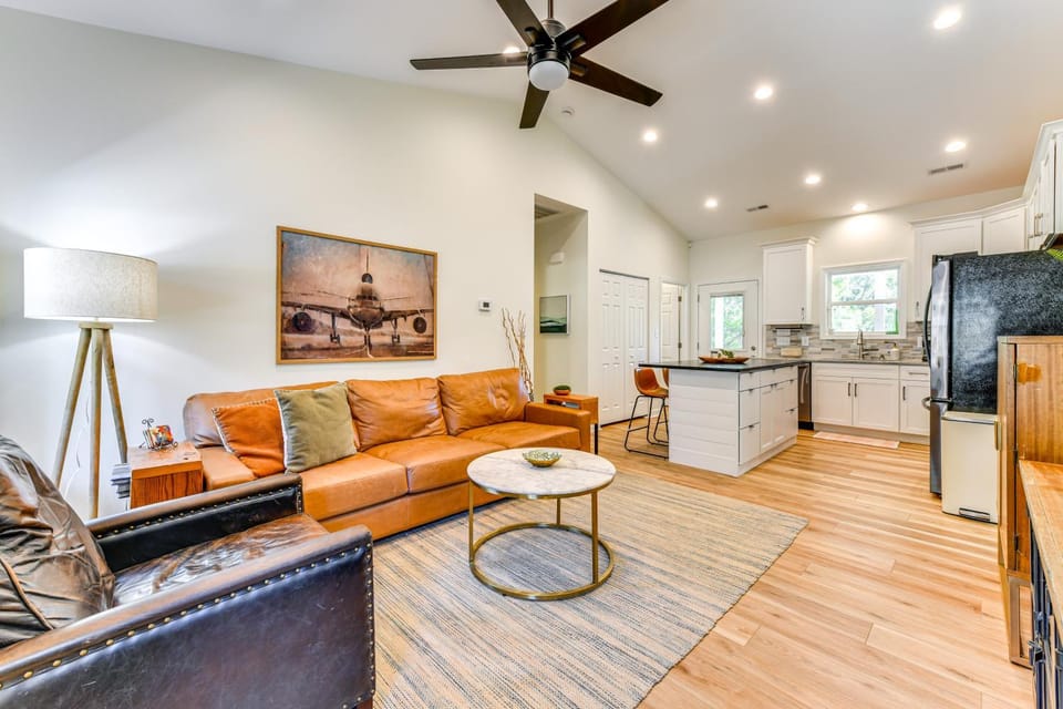 Waterfront Lake Hickory Retreat w/ Private Dock! House in North Carolina