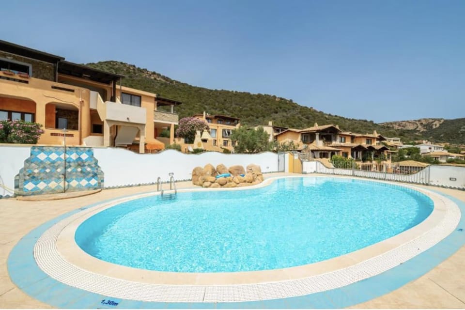 Mountain view, Pool view, Swimming pool, Swimming pool, sunbed