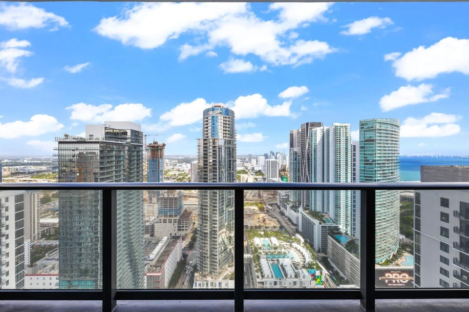 View (from property/room), Balcony/Terrace, City view