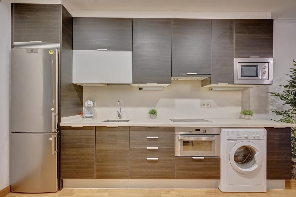 Kitchen or kitchenette, oven, stove, washing machine