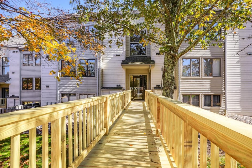 1 Mi to Wintergreen Resort: Mtn-View Condo! House in Nelson County