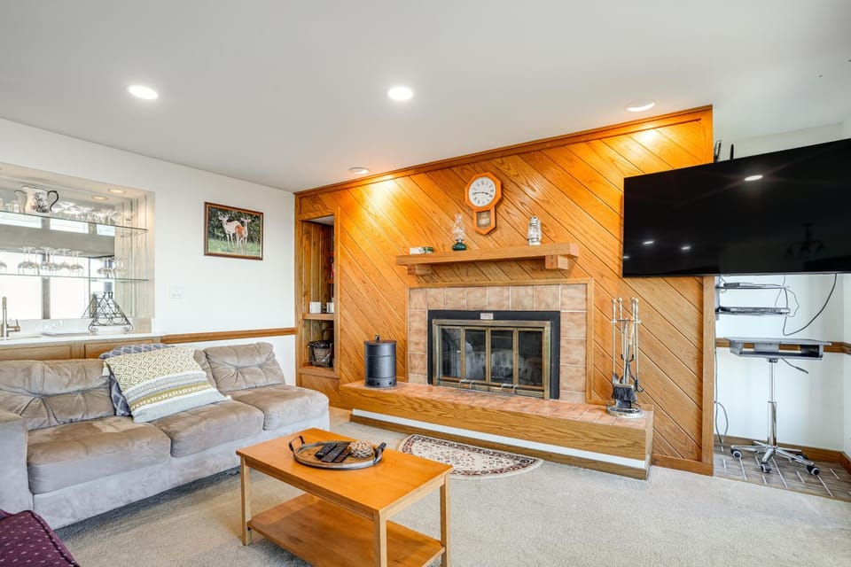 1 Mi to Wintergreen Resort: Mtn-View Condo! House in Nelson County