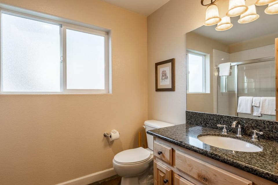 Mammoth Gateway Village #1 - Highly Updated Townhome - Walk To Village 3 Bed+Loft, Sleeps 10 House in Mammoth Lakes