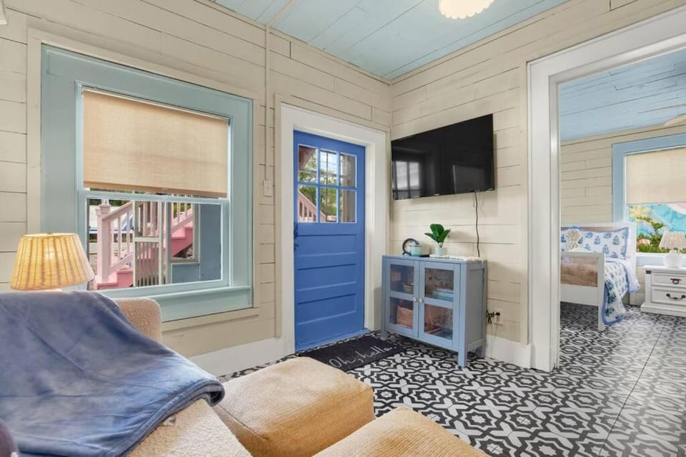 The Splash Inn Estate 4 BDR Home w Heated Pool Apartment in Tybee Island