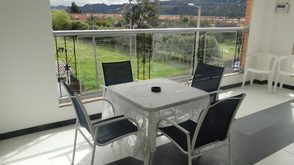 Day, Dining area