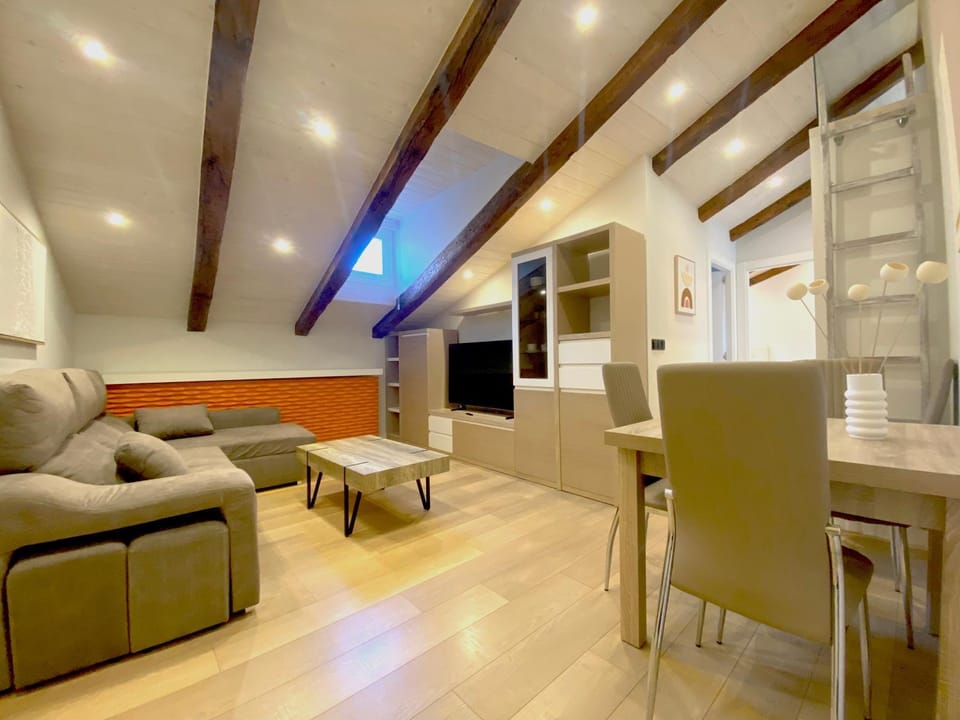 Communal lounge/ TV room, Dining area