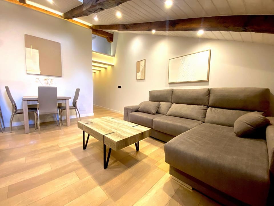 Communal lounge/ TV room, Dining area
