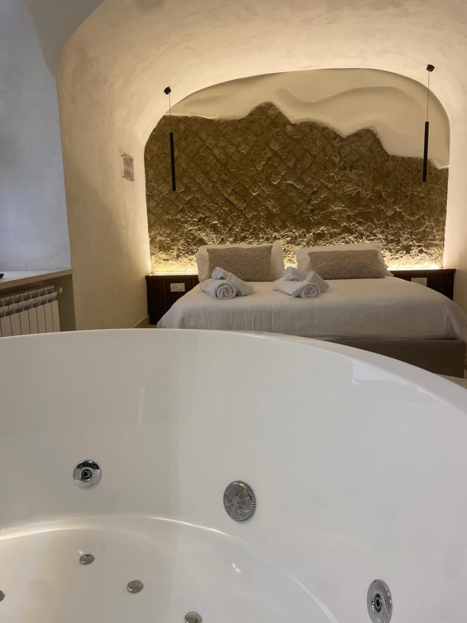 Bed, Hot Tub, Bedroom