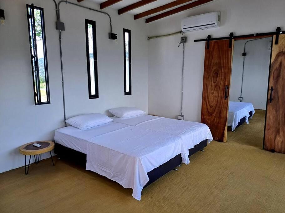 Vista preciosa-clima cálido-calma-pueblo histórico Villa in Antioquia