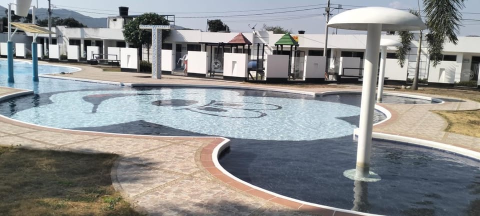 Swimming pool, Location