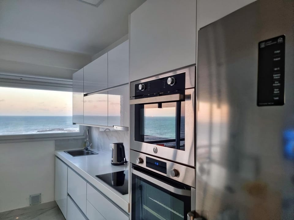Kitchen or kitchenette, oven