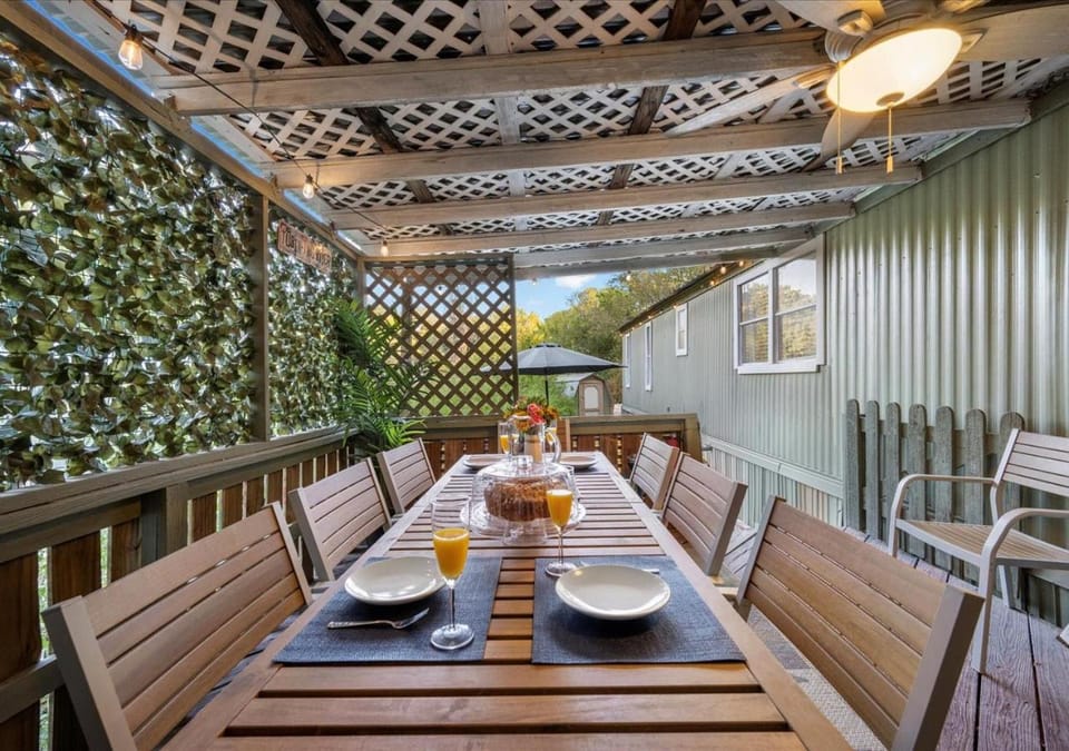 Patio, Dining area