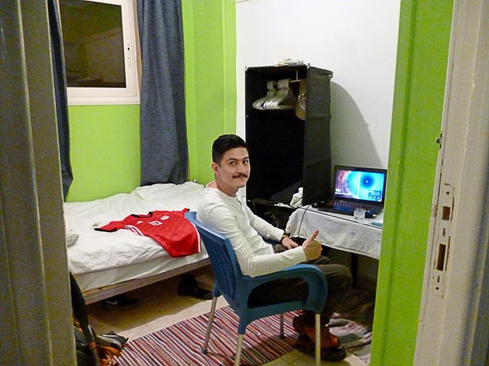 Bed, People, Photo of the whole room, Bedroom, group of guests