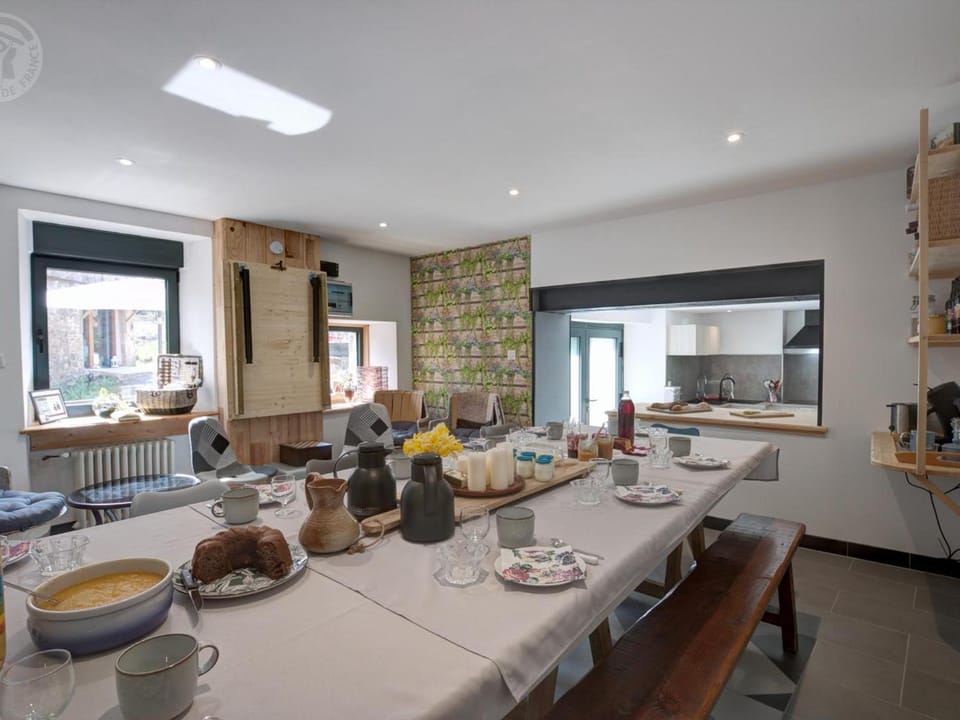 Gîte de Charme avec Jacuzzi et Wifi Inclus - FR-1-496-336 House in Auvergne-Rhône-Alpes