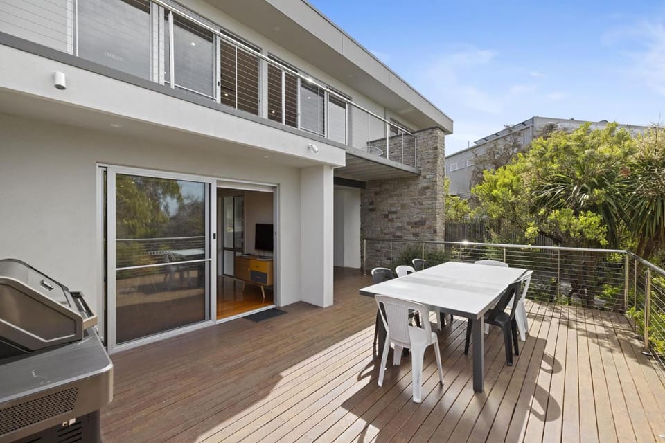 Banksia Beach Retreat House in Melbourne