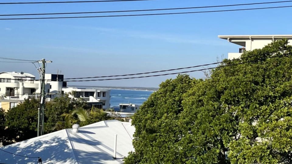 Moreton Sands Unit 1 Apartment in Kings Beach