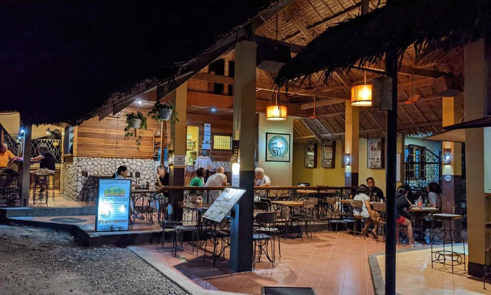 Restaurant/places to eat, Restaurant/places to eat, Night, People