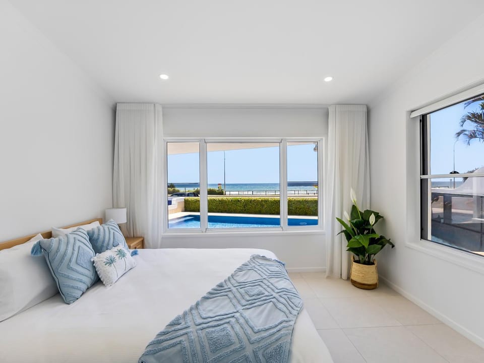 Bedroom, Pool view, Sea view