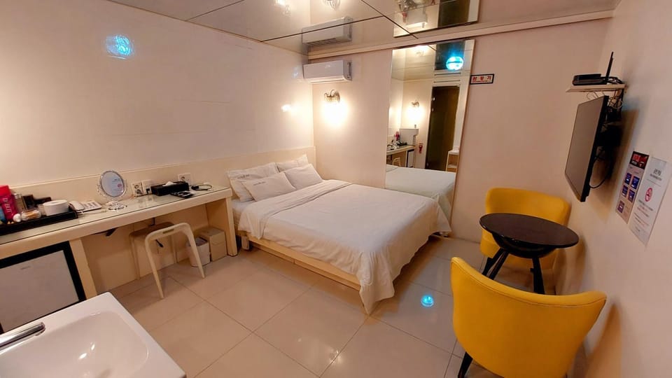 cozy room, Easy access to Seoul, 5 min metro Apartment in Seoul