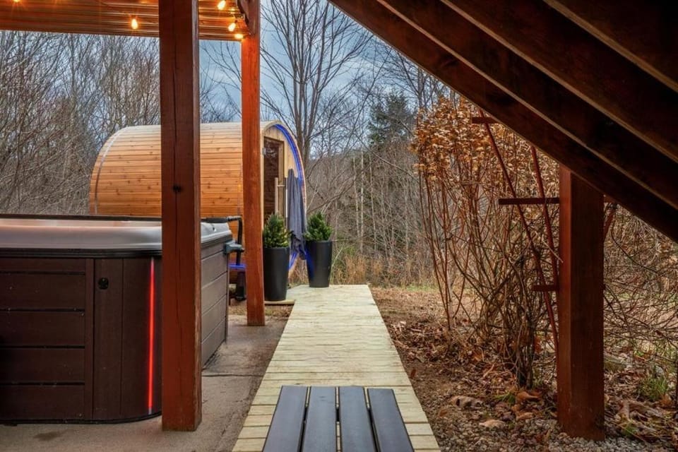 Patio, Natural landscape, Hot Tub, Sauna, View (from property/room)