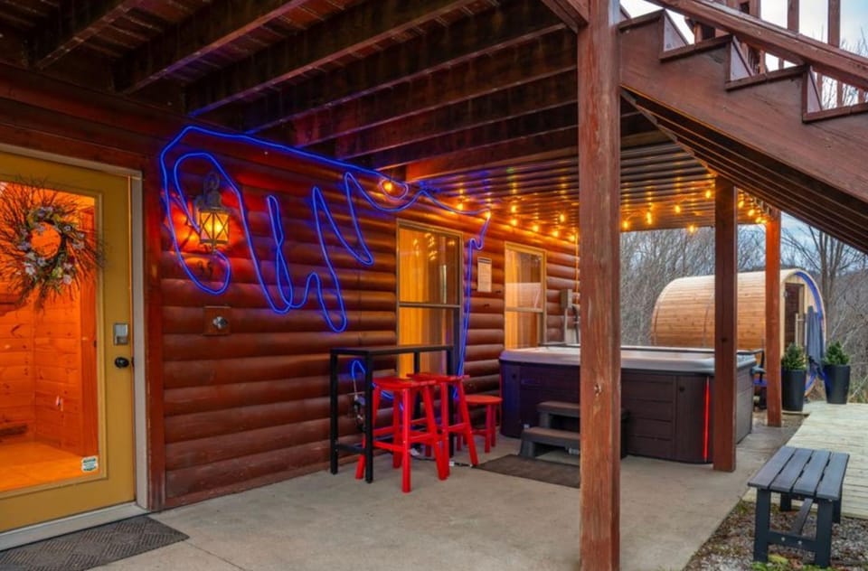 Patio, Hot Tub, Sauna, Seating area