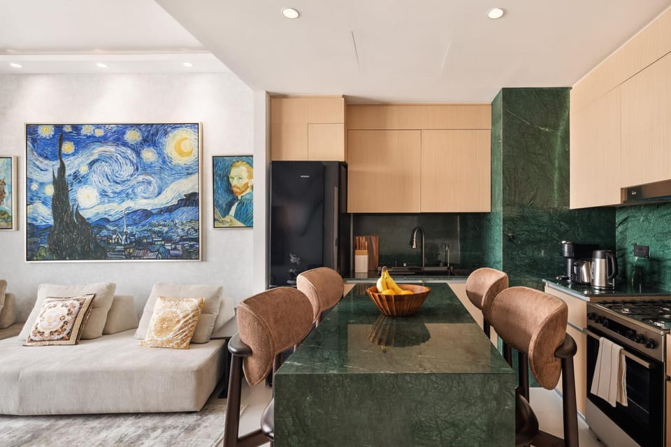 Kitchen or kitchenette, Living room, Seating area, Dining area, oven, stove