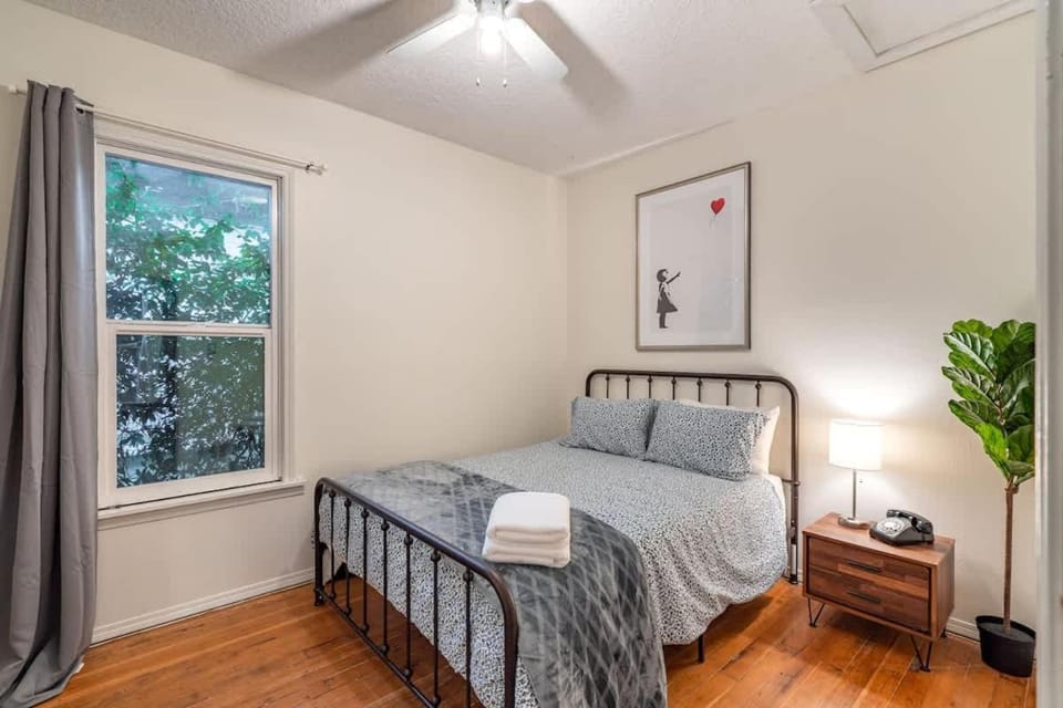 Stay Portland - Enchanting Old Portland Home - 92 WalkScore House in Portland