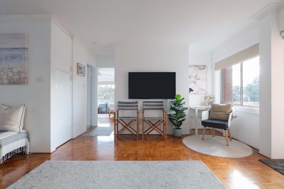 Beachside Clovelly Living w Parking 50m to Beach Apartment in Sydney