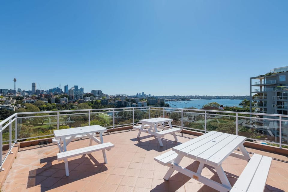Delightful Darling Point Studio w Stunning Rooftop Apartment in Sydney