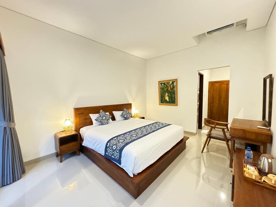 Photo of the whole room, Bedroom, wardrobe