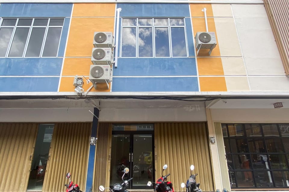 Facade/entrance