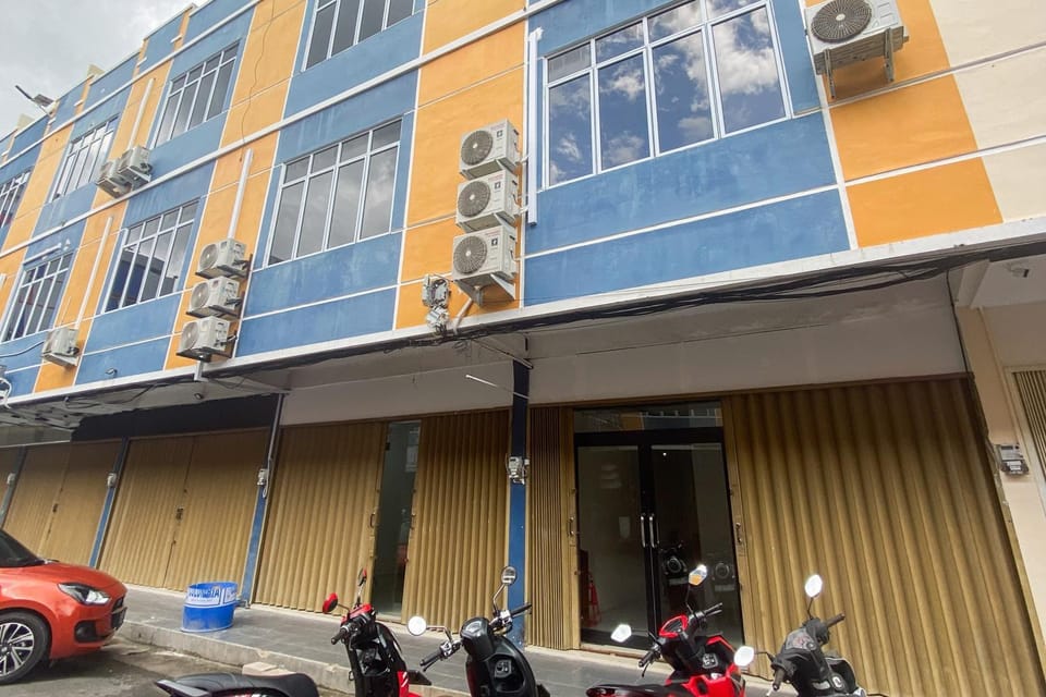 Facade/entrance