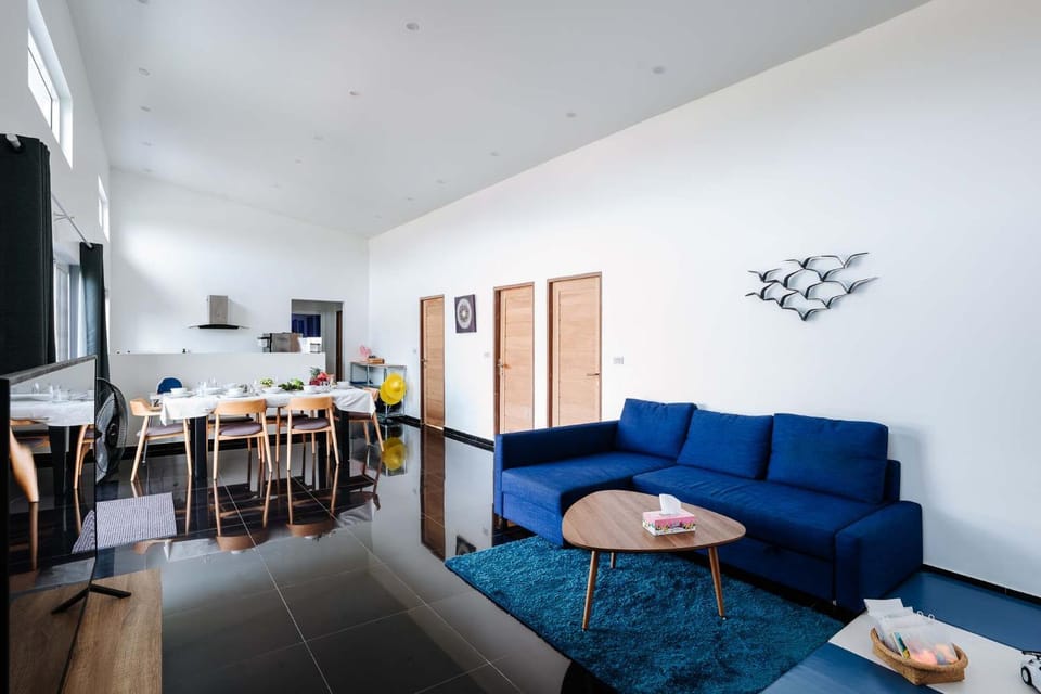 Living room, Dining area