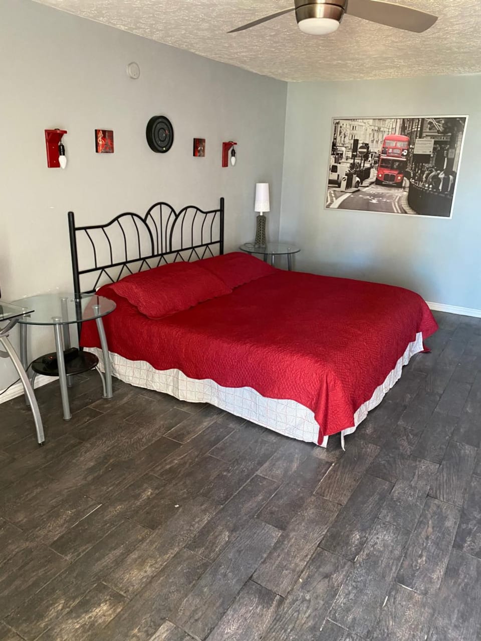 Photo of the whole room