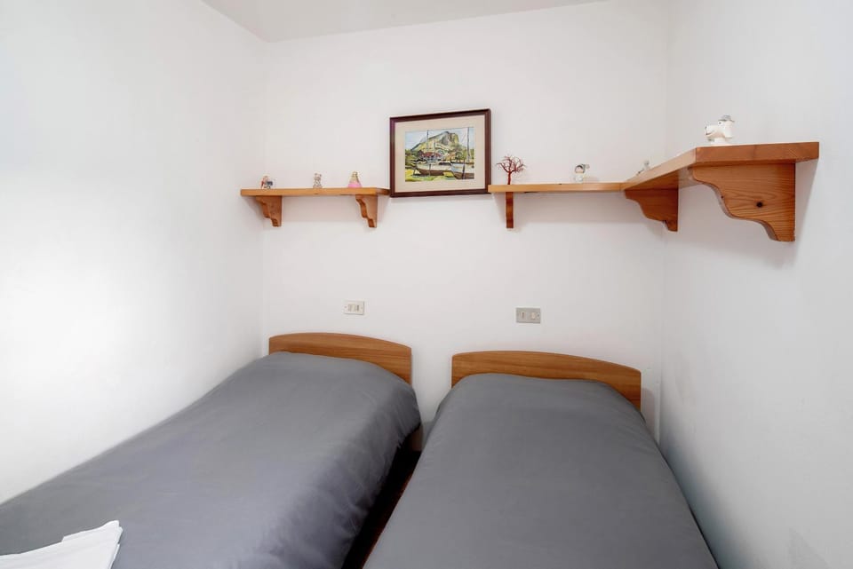 Property building, Living room, Bedroom