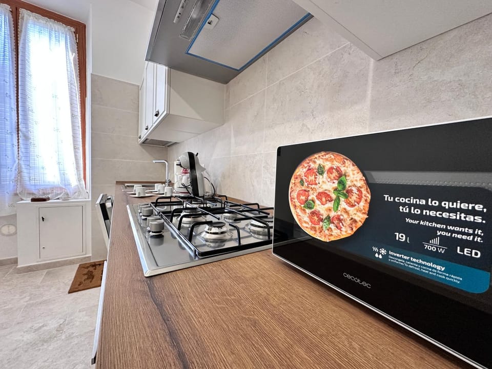 Kitchen or kitchenette, Food and drinks, dishwasher, microwave, stove, washing machine