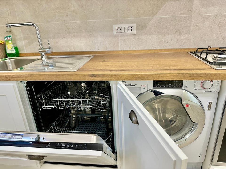 Kitchen or kitchenette, dishwasher, dryer