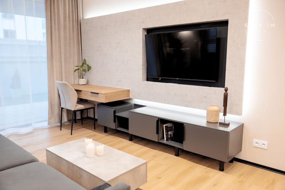 TV and multimedia, Living room, Seating area, Evening entertainment