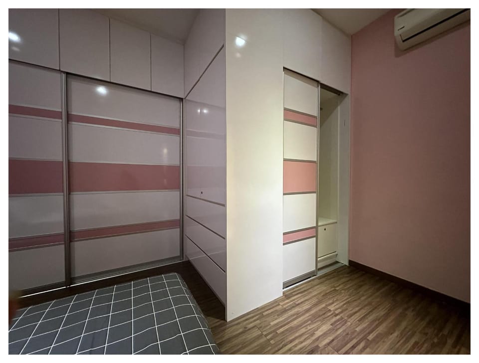 Bedroom, wardrobe