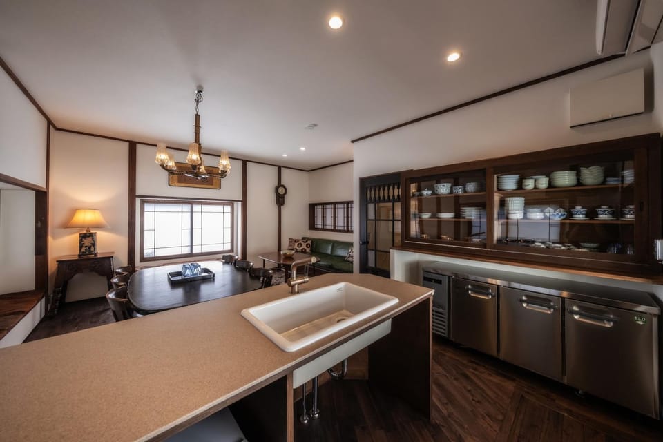 源泉かけ流しの一棟貸し温泉宿The Feet Dogo Apartment in Japan