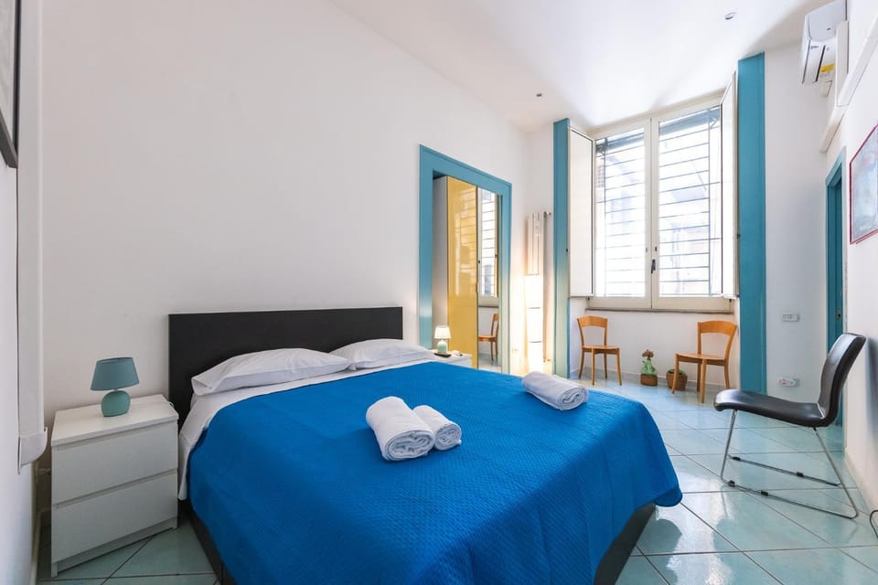Bedroom, towels