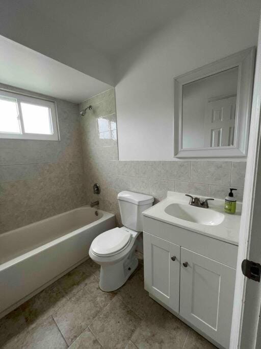 Shower, Toilet, Bathroom, Bath, towels
