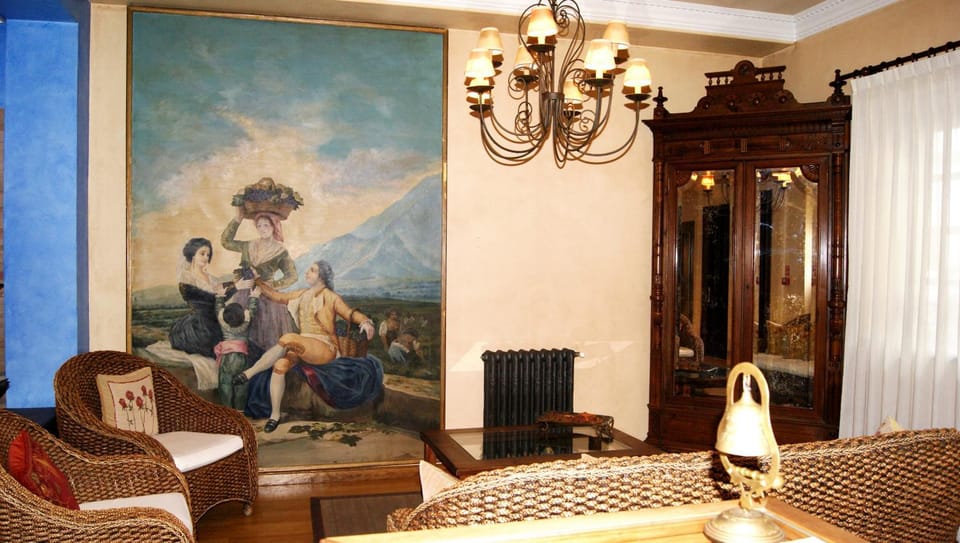 Communal lounge/ TV room