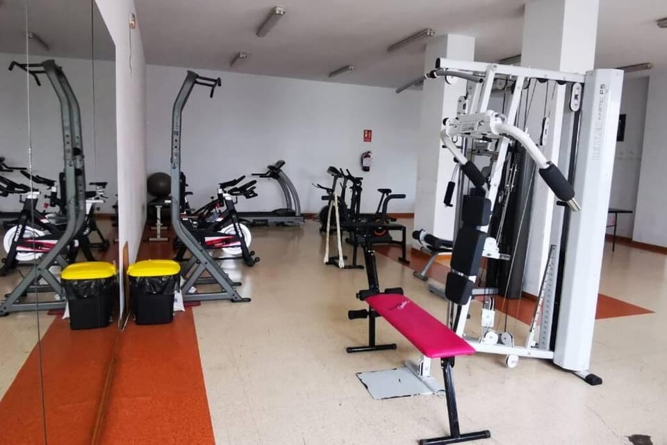 Cozy apartment with parking, gym, pool and padel - Pirra Apartment in Madrid