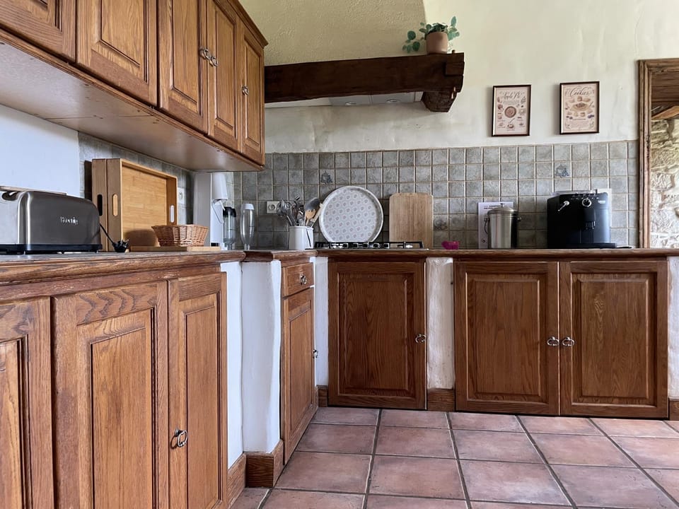 Coffee/tea facilities, dishwasher, stove, toaster